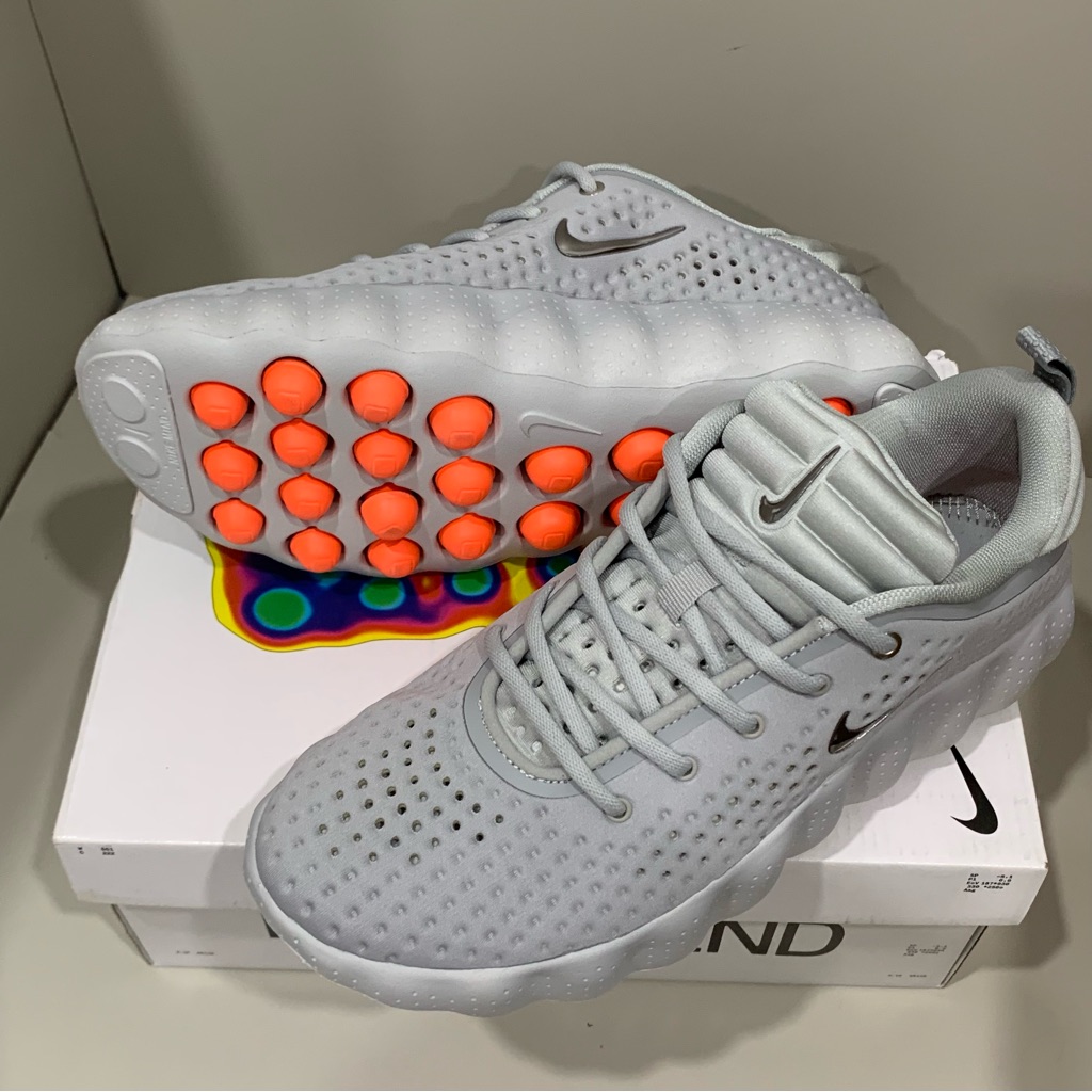 Nike Menâs Mind 002 Sneakers